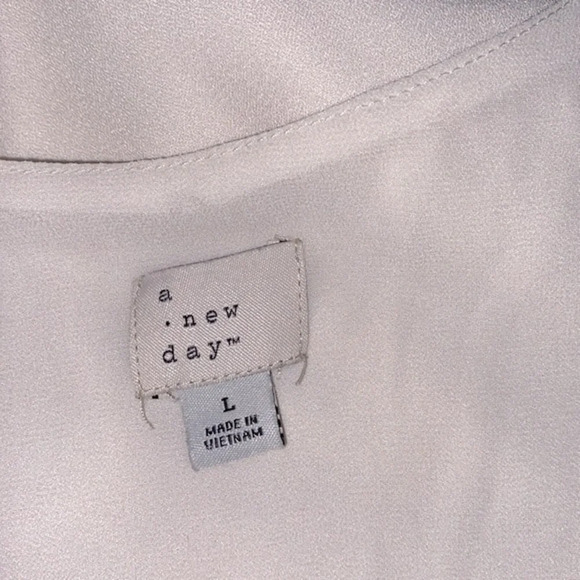 A new day ivory color top size large - Picture 3 of 8